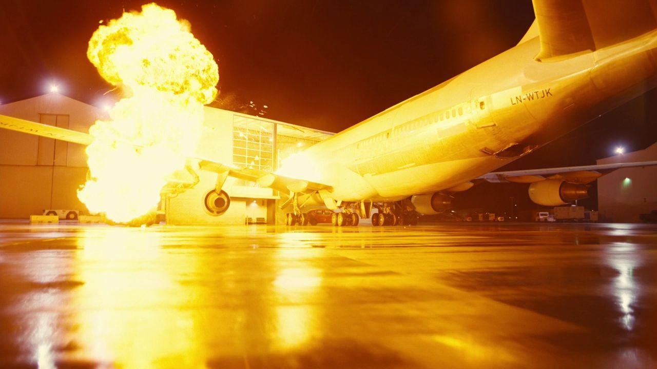 Boeing 747 crashes into the Freeport in Tenet